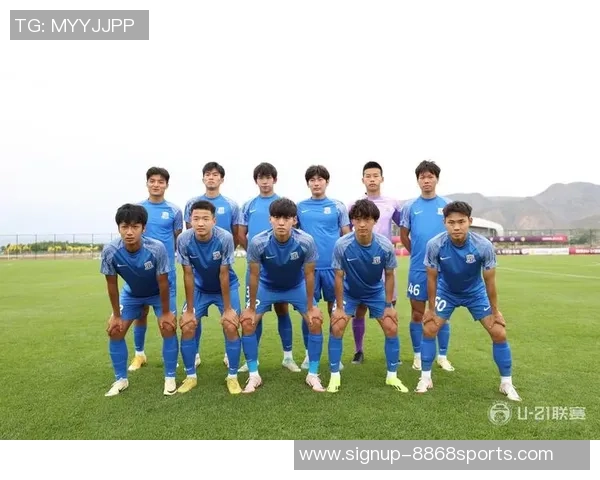 足球杨宇锋：从青训新星到职业联赛的奋斗历程与成长故事